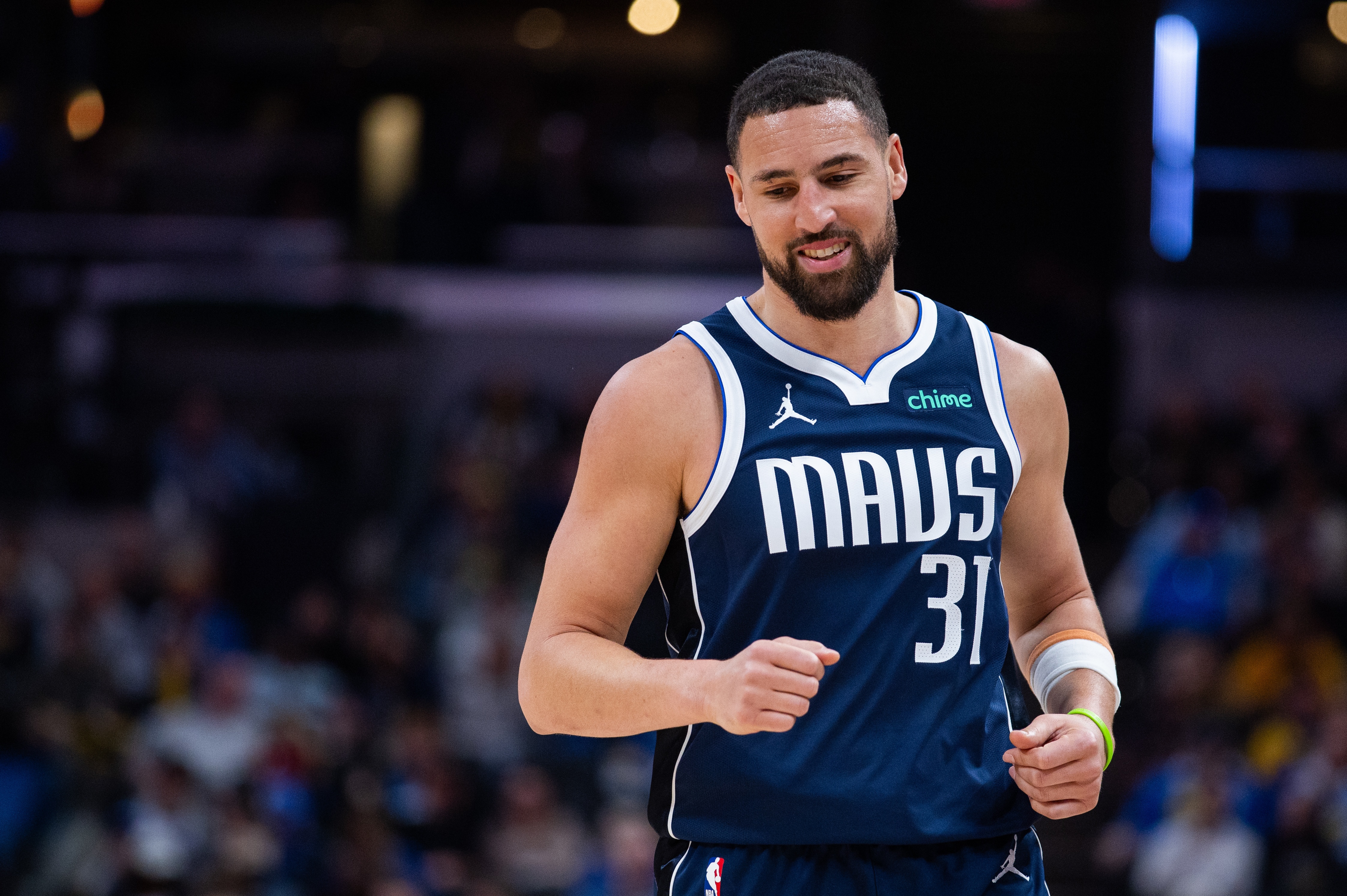 足球实时比分-尽力局！克莱替补16中8&amp;三分11中5 得到21分1板1助2断